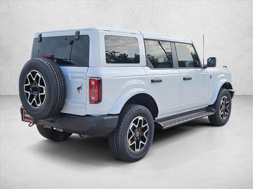 Oxford White 2026 Ford Bronco Outer Banks