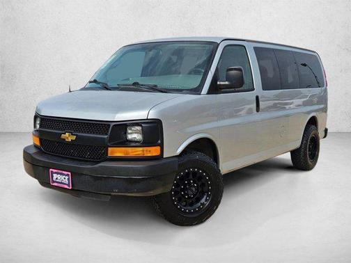 Silver Ice Metallic 2015 Chevrolet Express 2500 LT