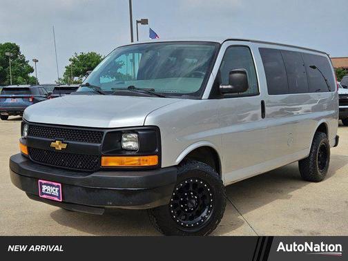 Silver Ice Metallic 2015 Chevrolet Express 2500 LT