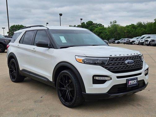 Star White Metallic Tri-Coat 2021 Ford Explorer XLT