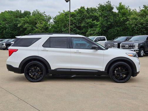 Star White Metallic Tri-Coat 2021 Ford Explorer XLT