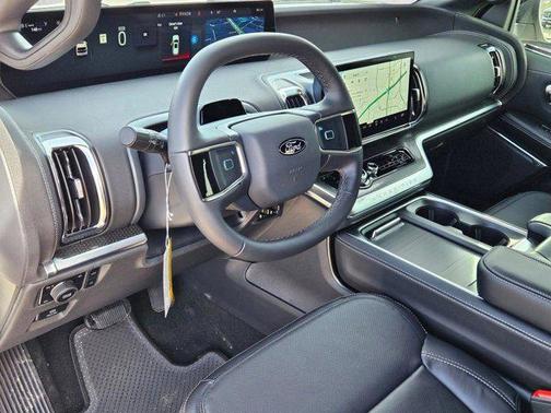 Star White Metallic Tri-Coat 2026 Ford Expedition Max Platinum