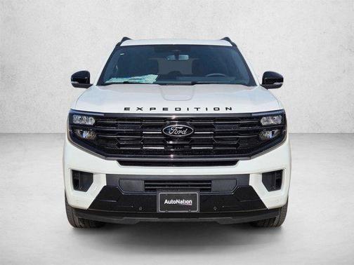 Star White Metallic Tri-Coat 2026 Ford Expedition Max Platinum