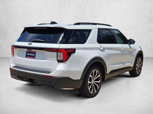 Star White Metallic Tri-Coat 2026 Ford Explorer ST-Line