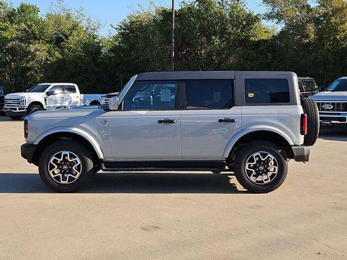 Avalanche Gray 2026 Ford Bronco Outer Banks