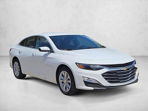 Summit White 2025 Chevrolet Malibu FWD 1LT