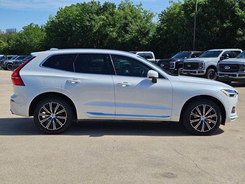 Crystal White Pearl Metallic 2019 Volvo XC60 T5 Inscription