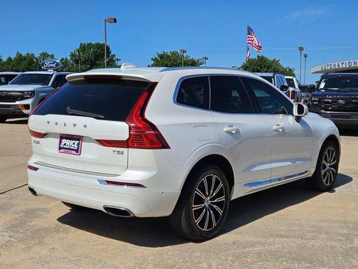 Crystal White Pearl Metallic 2019 Volvo XC60 T5 Inscription