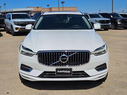 Crystal White Pearl Metallic 2019 Volvo XC60 T5 Inscription