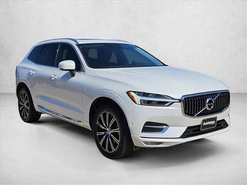 Crystal White Pearl Metallic 2019 Volvo XC60 T5 Inscription