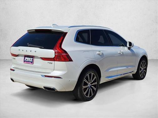 Crystal White Pearl Metallic 2019 Volvo XC60 T5 Inscription