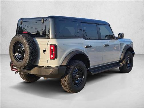 Avalanche Gray 2026 Ford Bronco Outer Banks