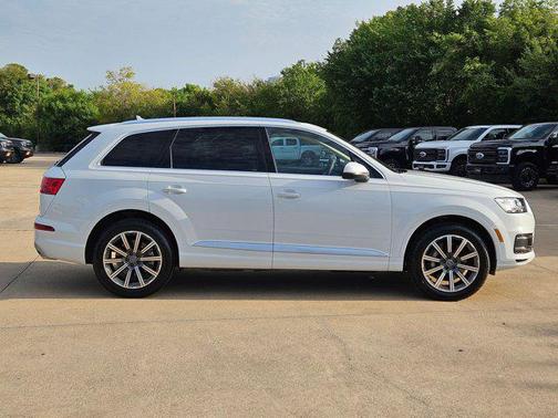 White 2017 Audi Q7 3.0T Premium