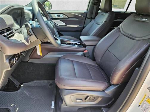 Star White Metallic Tri-Coat 2026 Ford Explorer Platinum