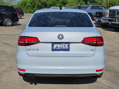 Pure White 2017 Volkswagen Jetta 1.4T SE