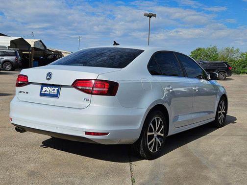 Pure White 2017 Volkswagen Jetta 1.4T SE