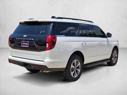 Star White Metallic Tri-Coat 2027 Ford Expedition Active