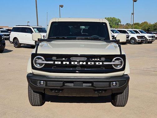 Desert Sand 2026 Ford Bronco Outer Banks