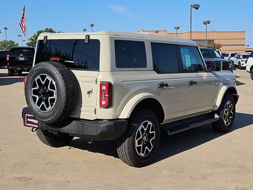 Desert Sand 2026 Ford Bronco Outer Banks