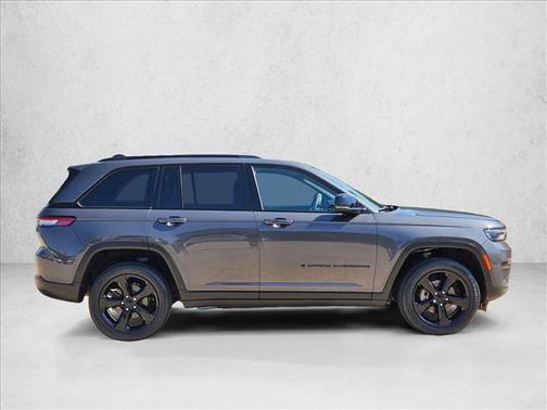 Baltic Gray Metallic Clearcoat 2023 Jeep Grand Cherokee Altitude