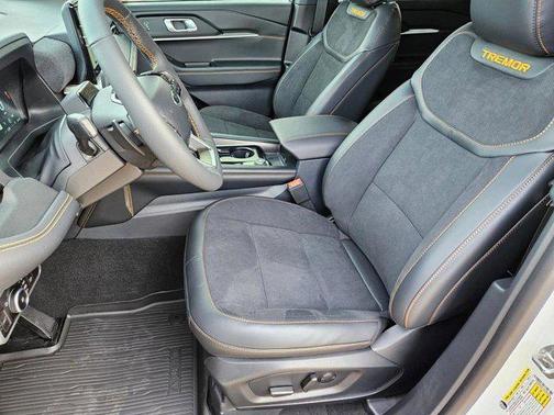 Star White Metallic Tri-Coat 2026 Ford Explorer Tremor