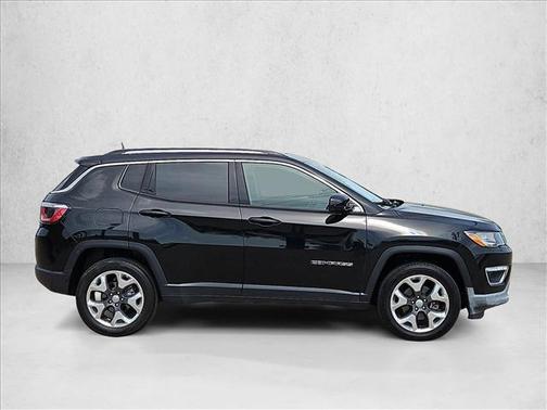 Diamond Black Crystal Pearlcoat 2019 Jeep Compass Limited