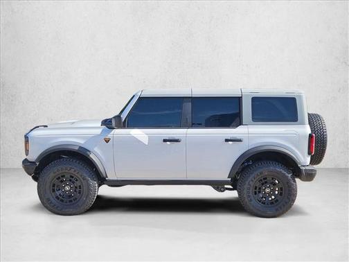 Oxford White 2026 Ford Bronco Badlands
