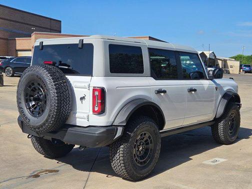 Oxford White 2026 Ford Bronco Badlands