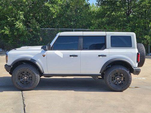Oxford White 2026 Ford Bronco Badlands