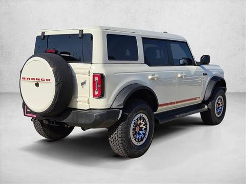 Oxford White 2026 Ford Bronco Outer Banks