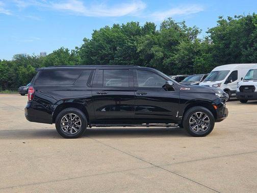 2022 Chevrolet Suburban 4WD Z71