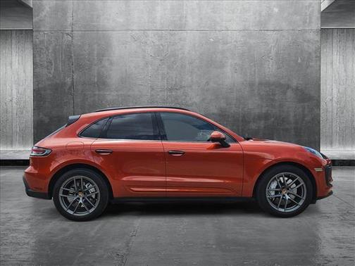2022 Porsche Macan Base
