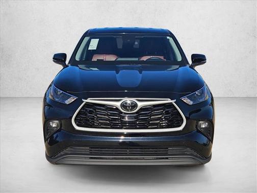 Midnight Black Metallic 2023 Toyota Highlander LE