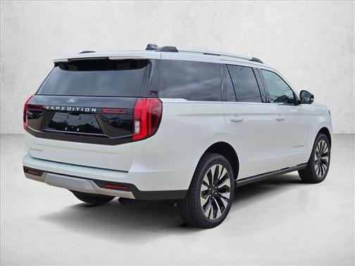 Star White Metallic Tri-Coat 2026 Ford Expedition Platinum