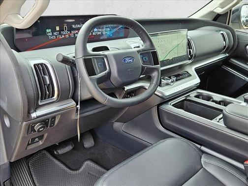 Star White Metallic Tri-Coat 2026 Ford Expedition Platinum