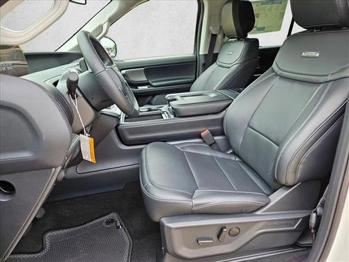 Star White Metallic Tri-Coat 2026 Ford Expedition Platinum