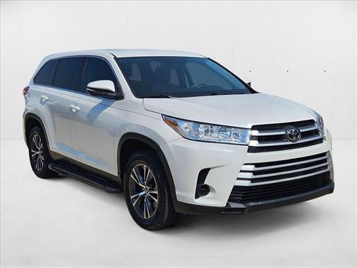 2019 Toyota Highlander LE I4