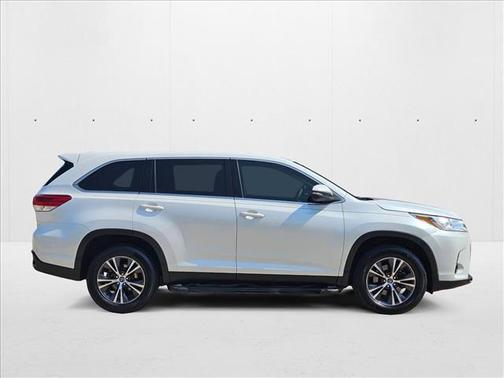 2019 Toyota Highlander LE I4