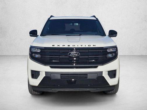 Star White Metallic Tri-Coat 2026 Ford Expedition Max Platinum