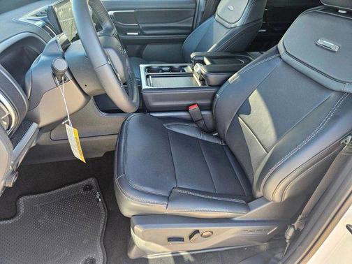 Star White Metallic Tri-Coat 2026 Ford Expedition Max Platinum