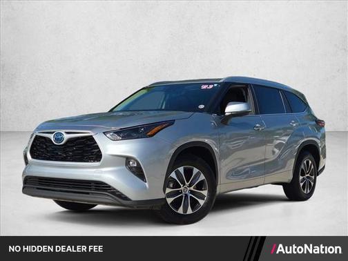 Celestial Silver Metallic 2023 Toyota Highlander Hybrid XLE