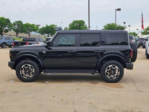 Shadow Black 2026 Ford Bronco Outer Banks