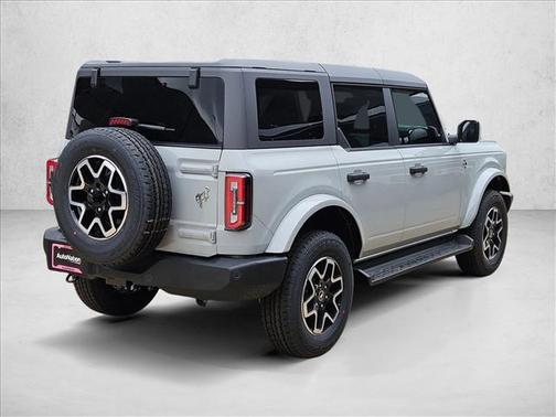 Avalanche Gray 2026 Ford Bronco Outer Banks