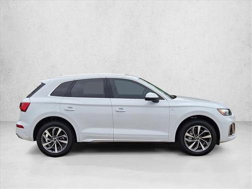 Glacier White Metallic 2024 Audi Q5 45 S line Premium
