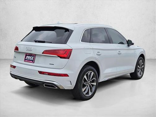 Glacier White Metallic 2024 Audi Q5 45 S line Premium