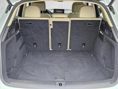 Glacier White Metallic 2024 Audi Q5 45 S line Premium
