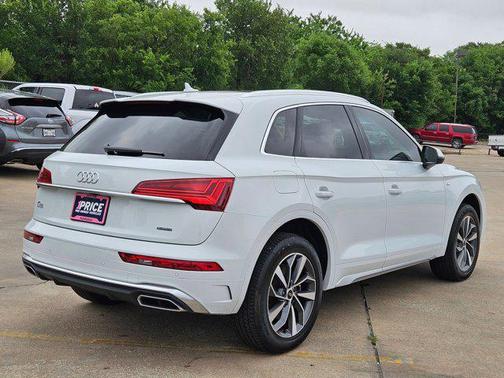 Glacier White Metallic 2024 Audi Q5 45 S line Premium