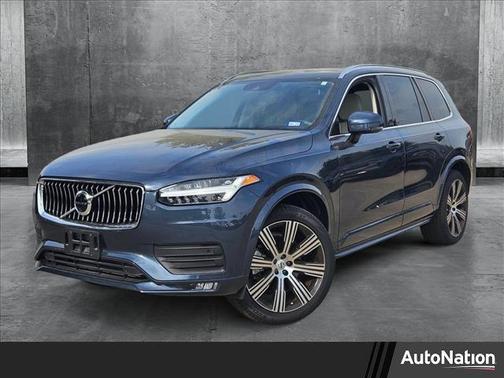 2022 Volvo XC90 T6 Momentum