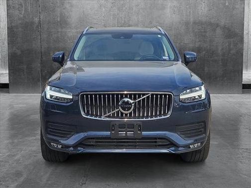 2022 Volvo XC90 T6 Momentum