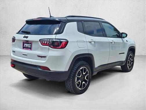 Bright White Clearcoat 2025 Jeep Compass Trailhawk